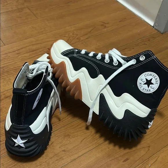 Black and White High-Top Sneakers Converse Chucks