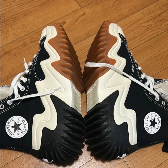 Black and White High-Top Sneakers Converse Chucks