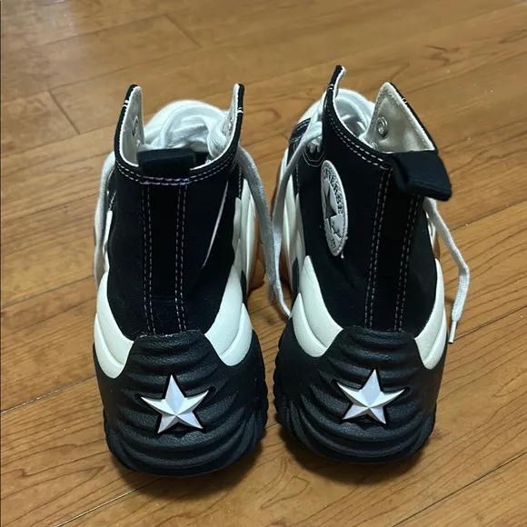 Black and White High-Top Sneakers Converse Chucks