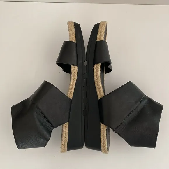 Black Leather Sandals with Espadrille Sole sz 10 Boho Modern Leganlook Scrunched
