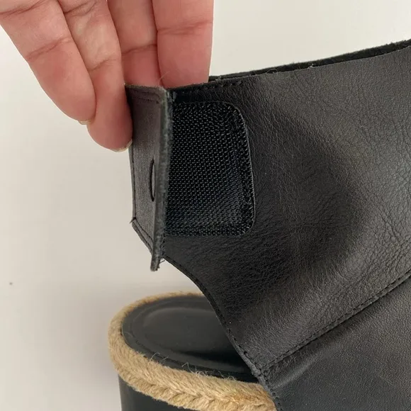 Black Leather Sandals with Espadrille Sole sz 10 Boho Modern Leganlook Scrunched