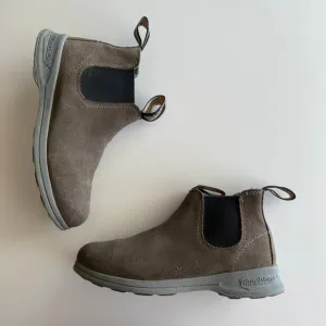 Blundstone Medium Brown Suede Pull On Active Chelsea Boots Kids sz 3 US 4 / 4.5