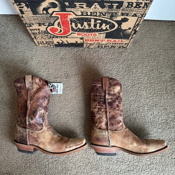 BNIB Bent Rail Cowboy Boots