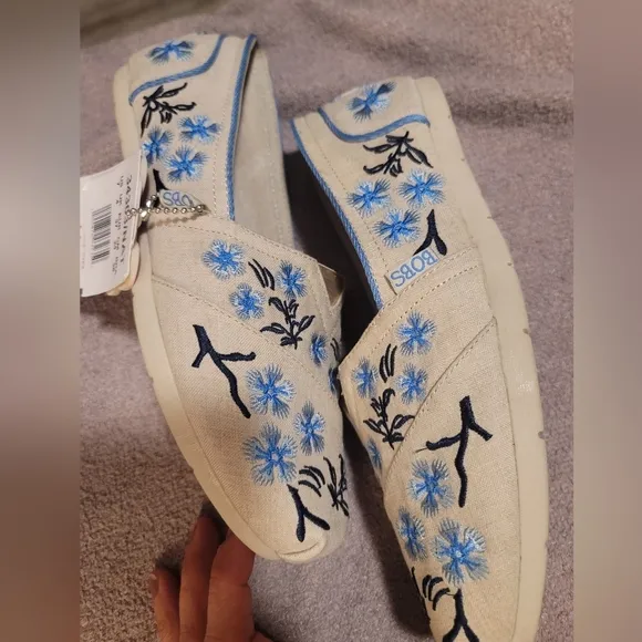 BOB'S For Dogs By Sketchers With Memory Foam Sz 7