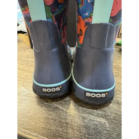 Bogs Rain Boots Girls Size 4 Floral Pansies Waterproof Kids Pull On