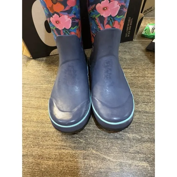 Bogs Rain Boots Girls Size 4 Floral Pansies Waterproof Kids Pull On