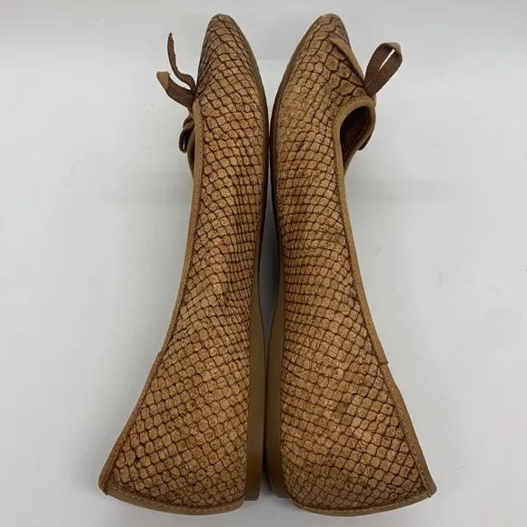 BORN Carri Cork Leather Ballet Flats Taupe/Tan 8 Slip-On Bow Accent Casual