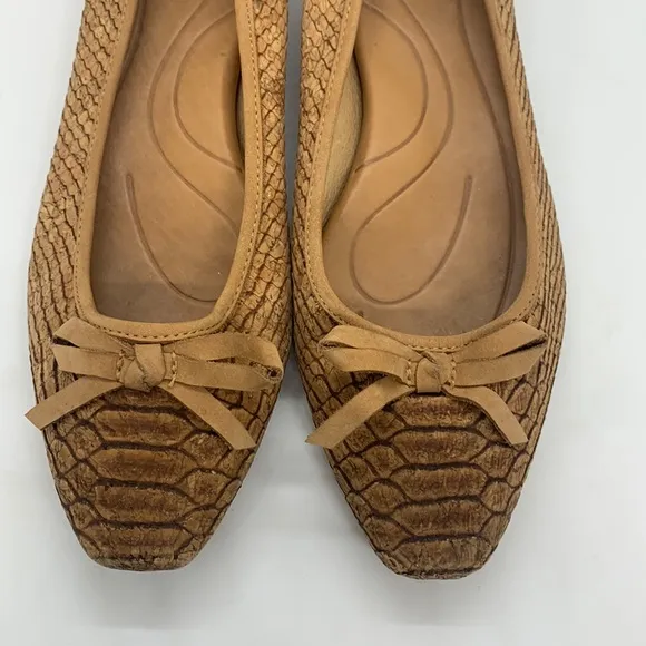 BORN Carri Cork Leather Ballet Flats Taupe/Tan 8 Slip-On Bow Accent Casual