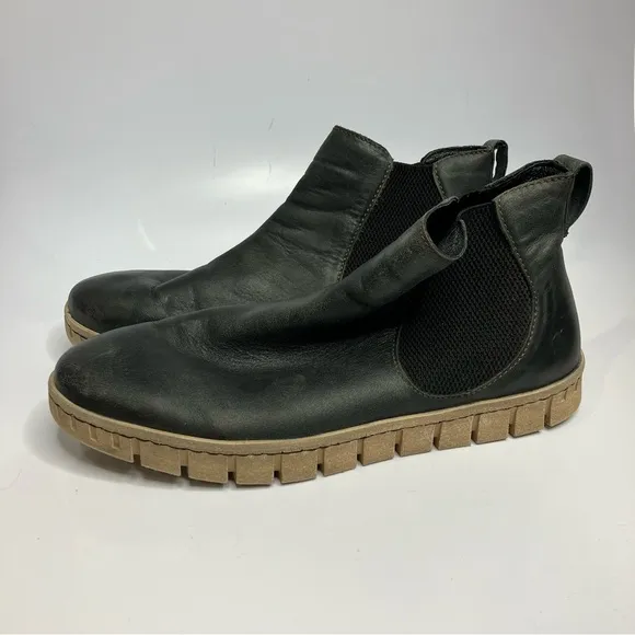 Born Salado pull on boots black leather size 10