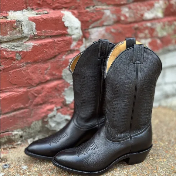 Boulet Black Leather Cowboy Boots with Pull-On Style