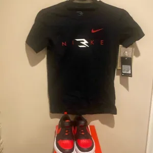 Boys Nike Court Borough low (psv)