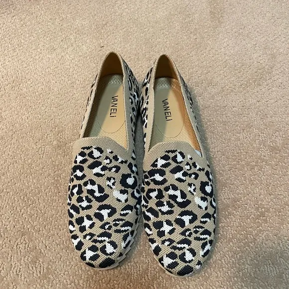 BRAND BEW IN BOX! VANELI BEIGE LEOPARD STRETCH KNIT VERNE SIZE 9.5
