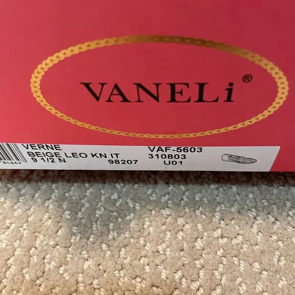 BRAND BEW IN BOX! VANELI BEIGE LEOPARD STRETCH KNIT VERNE SIZE 9.5