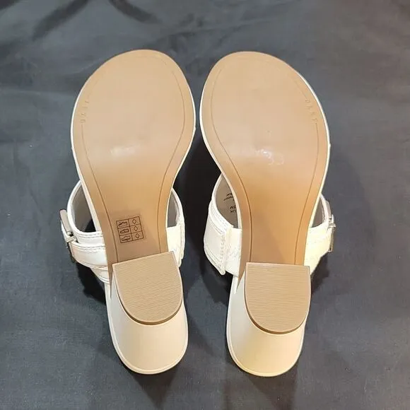 BRAND NEW DKNY BLOCK HEEL  THONG SANDAL