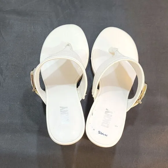 BRAND NEW DKNY BLOCK HEEL  THONG SANDAL