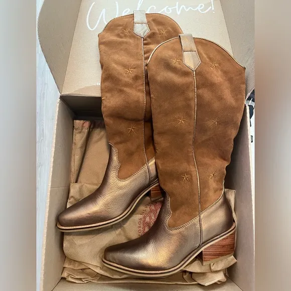 Brand new in box✨ Silvia Cobos Galaxy Stars Embroidered Boots