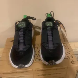 Brand New Nike Carter Impact Girls Sneakers