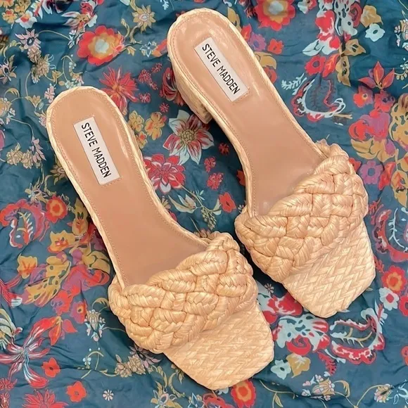 Brand New Steve Madden Braided Natural Straw Large Strap Slides Heeled Sandals