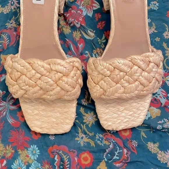 Brand New Steve Madden Braided Natural Straw Large Strap Slides Heeled Sandals