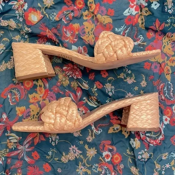 Brand New Steve Madden Braided Natural Straw Large Strap Slides Heeled Sandals