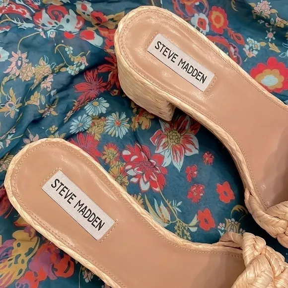 Brand New Steve Madden Braided Natural Straw Large Strap Slides Heeled Sandals