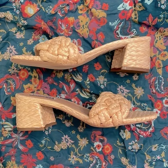 Brand New Steve Madden Braided Natural Straw Large Strap Slides Heeled Sandals
