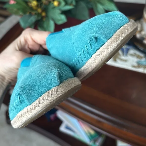 Brand New Toms Genuine Suede Teal Espadrille Slip On Flats Casual Alpargata Shoe