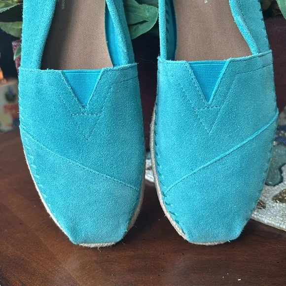 Brand New Toms Genuine Suede Teal Espadrille Slip On Flats Casual Alpargata Shoe