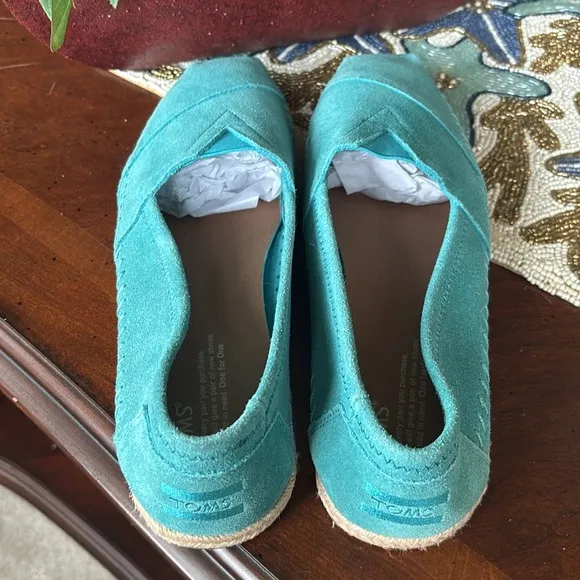 Brand New Toms Genuine Suede Teal Espadrille Slip On Flats Casual Alpargata Shoe