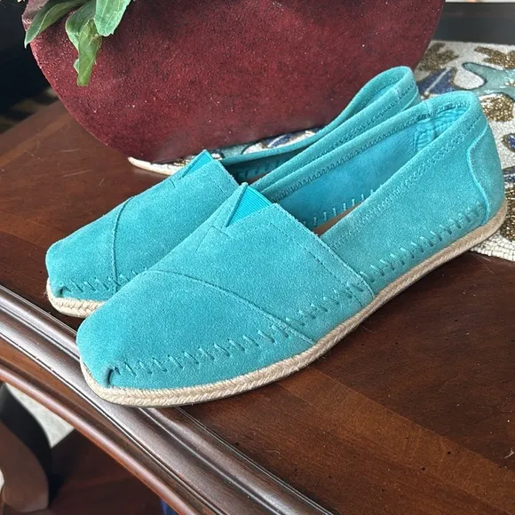 Brand New Toms Genuine Suede Teal Espadrille Slip On Flats Casual Alpargata Shoe