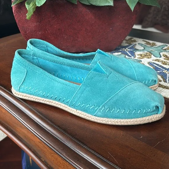 Brand New Toms Genuine Suede Teal Espadrille Slip On Flats Casual Alpargata Shoe