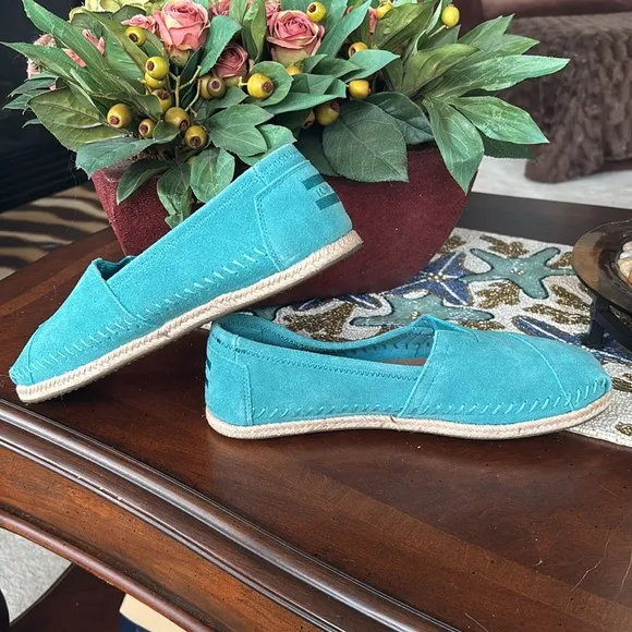 Brand New Toms Genuine Suede Teal Espadrille Slip On Flats Casual Alpargata Shoe
