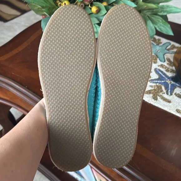 Brand New Toms Genuine Suede Teal Espadrille Slip On Flats Casual Alpargata Shoe