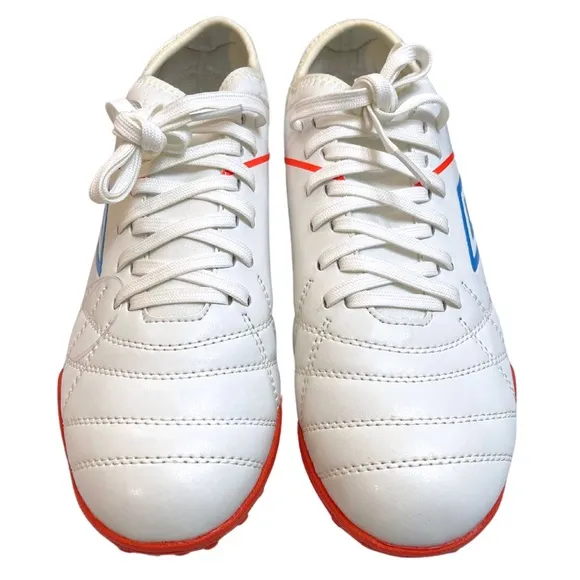 BRAND NEW Umbro Medusae 3 Club TF Sneakers