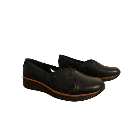 Brand New BareTraps Gleena Closed Toe Black Loafers 9.5 Wide Width