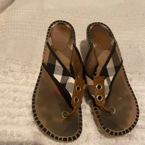 Burberry espadrilles 40 well loved plaid wedge sandals womens brown tan black