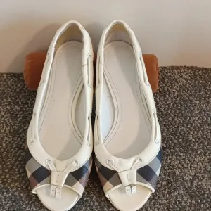 Burberry Horseferry House peep toe Vintage plaid loafers size 5.5 euro 36
