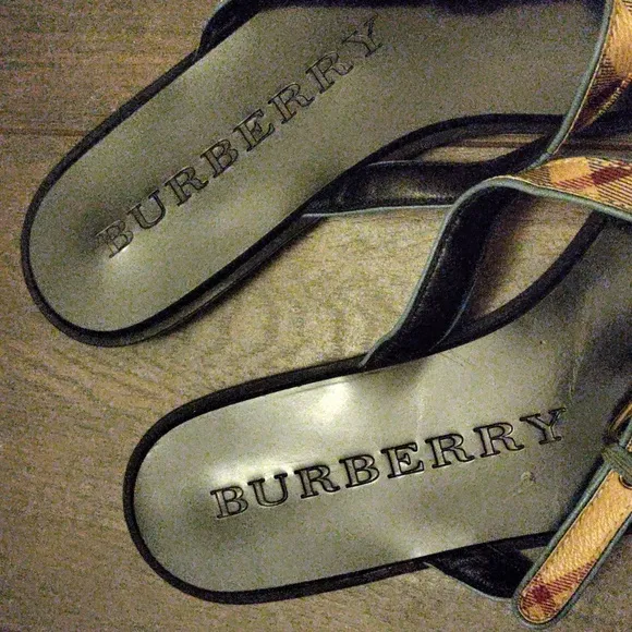 Burberry Nova Check Thong Sandals