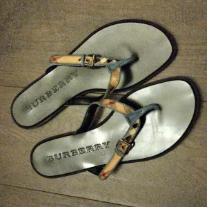 Burberry Nova Check Thong Sandals