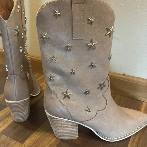Ccocci Star Studded Western Booties Pull On Taupe Womens Size 7