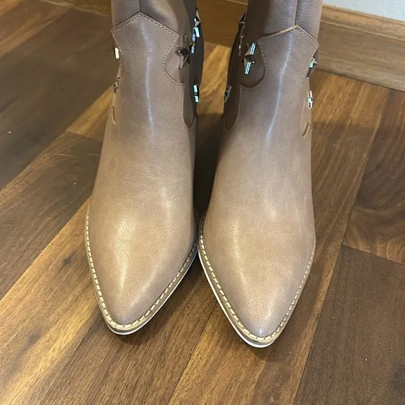 Ccocci Star Studded Western Booties Pull On Taupe Womens Size 7