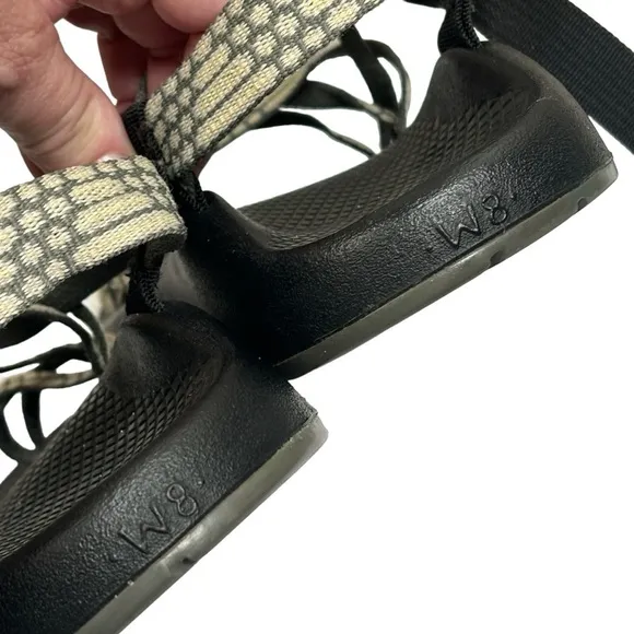 Chaco Gray &amp; Black Sandals Adjustable Strap Toe Sling Size 8 Excellent Condition