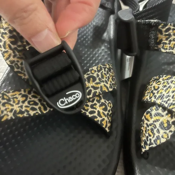 Chaco Size 4 Strap Cheetah Leopard Print Sandals