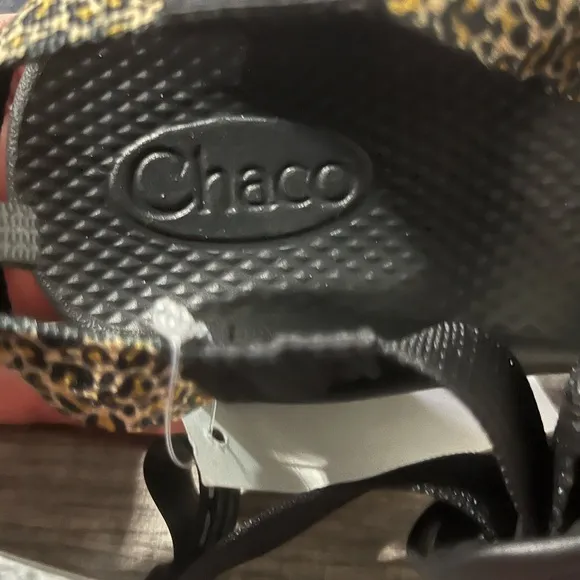 Chaco Size 4 Strap Cheetah Leopard Print Sandals