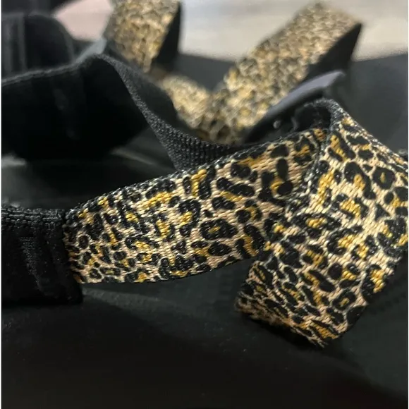 Chaco Size 4 Strap Cheetah Leopard Print Sandals