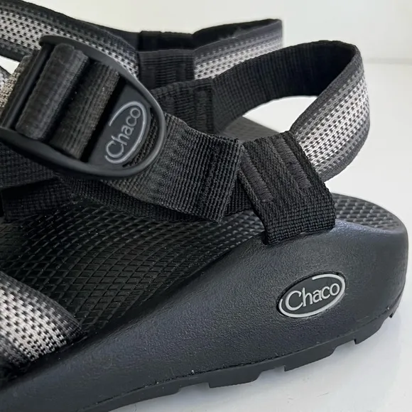 Chacos Men’s Z1Adjustable Strap Split Gray Classic Sandals Size 9