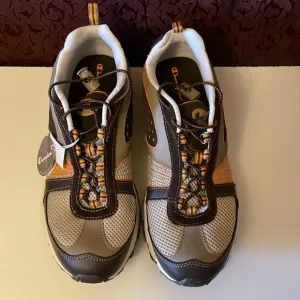 CHAMPION:NIB, Men’s Size 9.5 brown/orange non-skid sole sneakers.