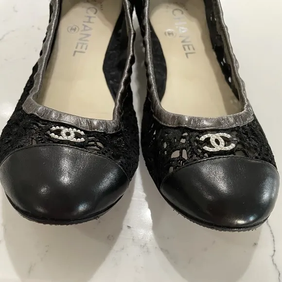 Chanel Black/Anthracite Metallic Leather Lace Pearl CC Logo Ballet Flats