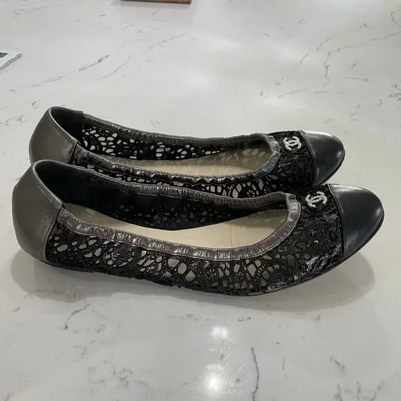 Chanel Black/Anthracite Metallic Leather Lace Pearl CC Logo Ballet Flats