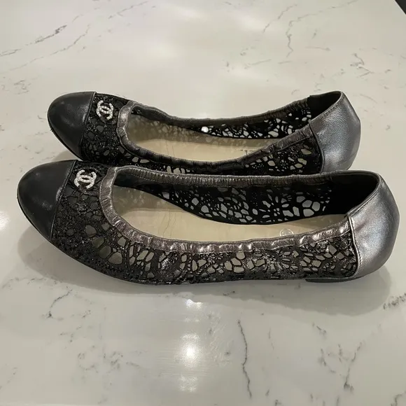 Chanel Black/Anthracite Metallic Leather Lace Pearl CC Logo Ballet Flats